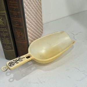 Corningware Mid Century Plastic Kitchen Scoop | Flour, Sugar, Pasta Scoop
